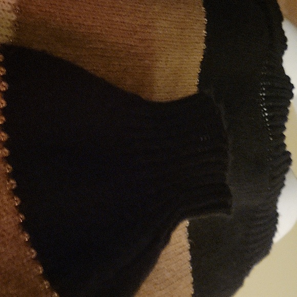 Leopard Print Color Block Sweater - Picture 3 of 6